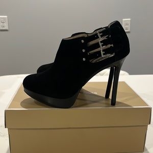 Michael Michael Kors suede heels size 7.